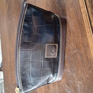 Dooney and bourke black crocodile tmoro pouch with birdseye interior like new